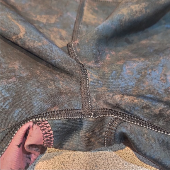 Marika Sport Paint Splash Capris - Picture 7 of 8